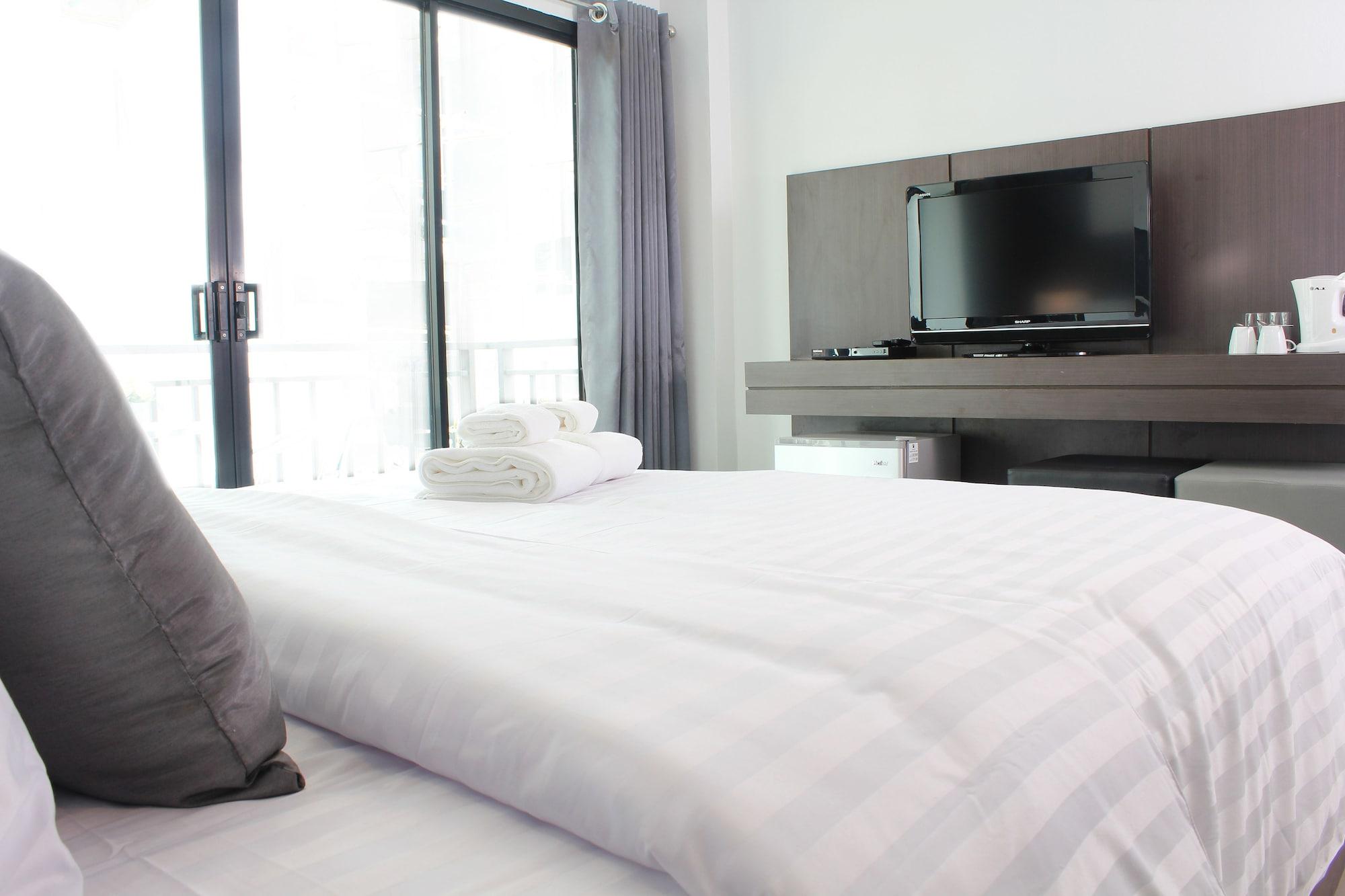 The Artist House Hotell Patong Exteriör bild