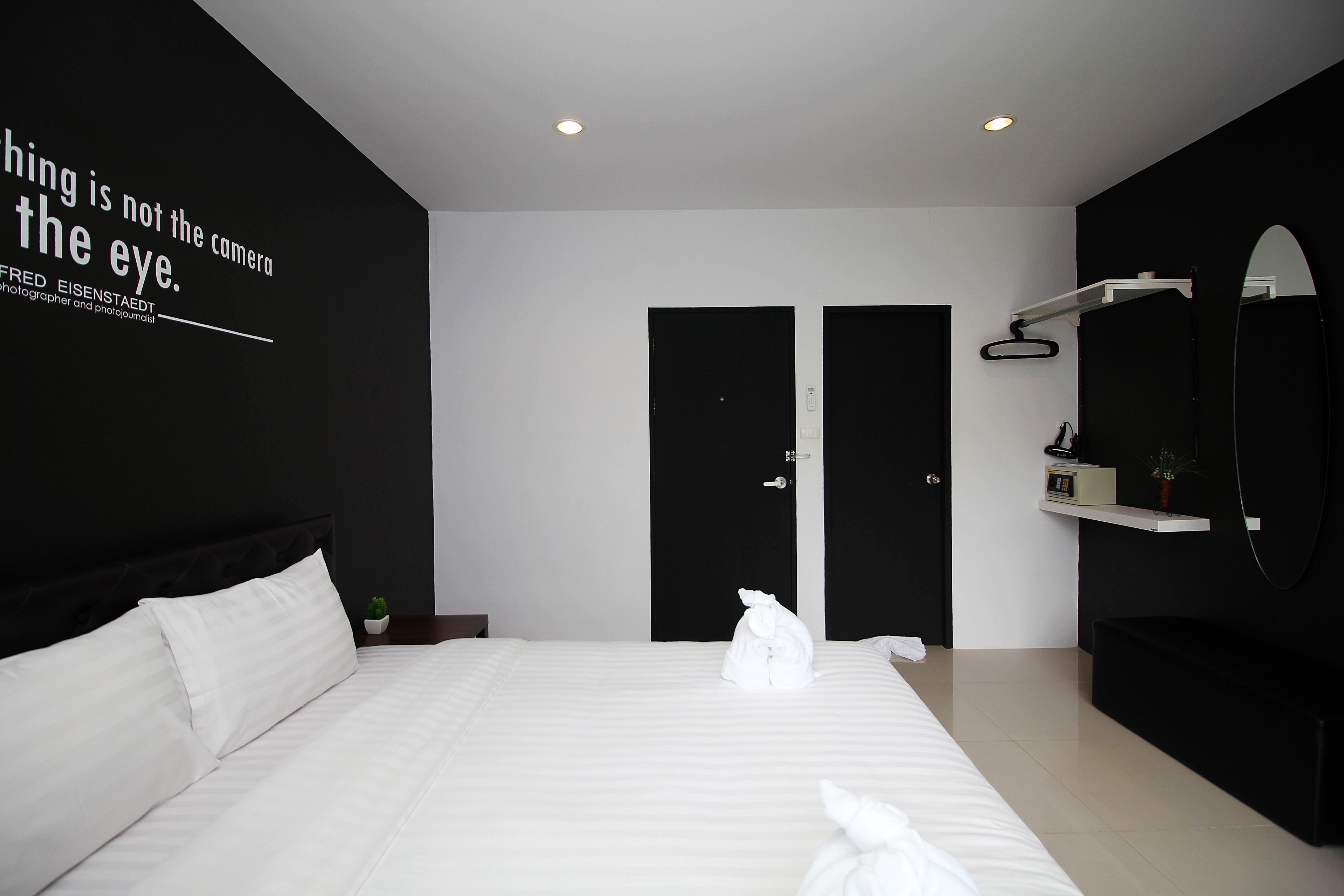 The Artist House Hotell Patong Exteriör bild