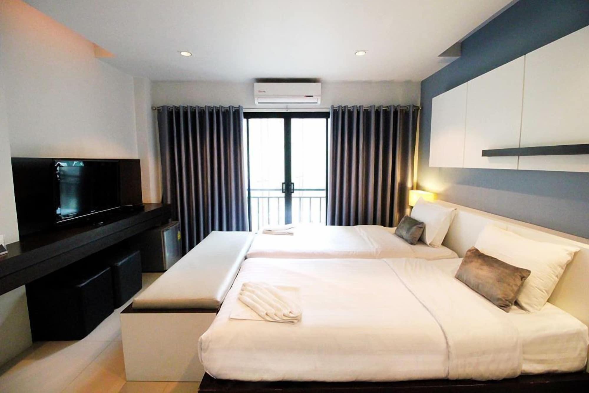 The Artist House Hotell Patong Exteriör bild